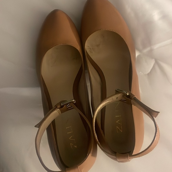 Zalin Nude Leather Heels - Picture 4 of 8
